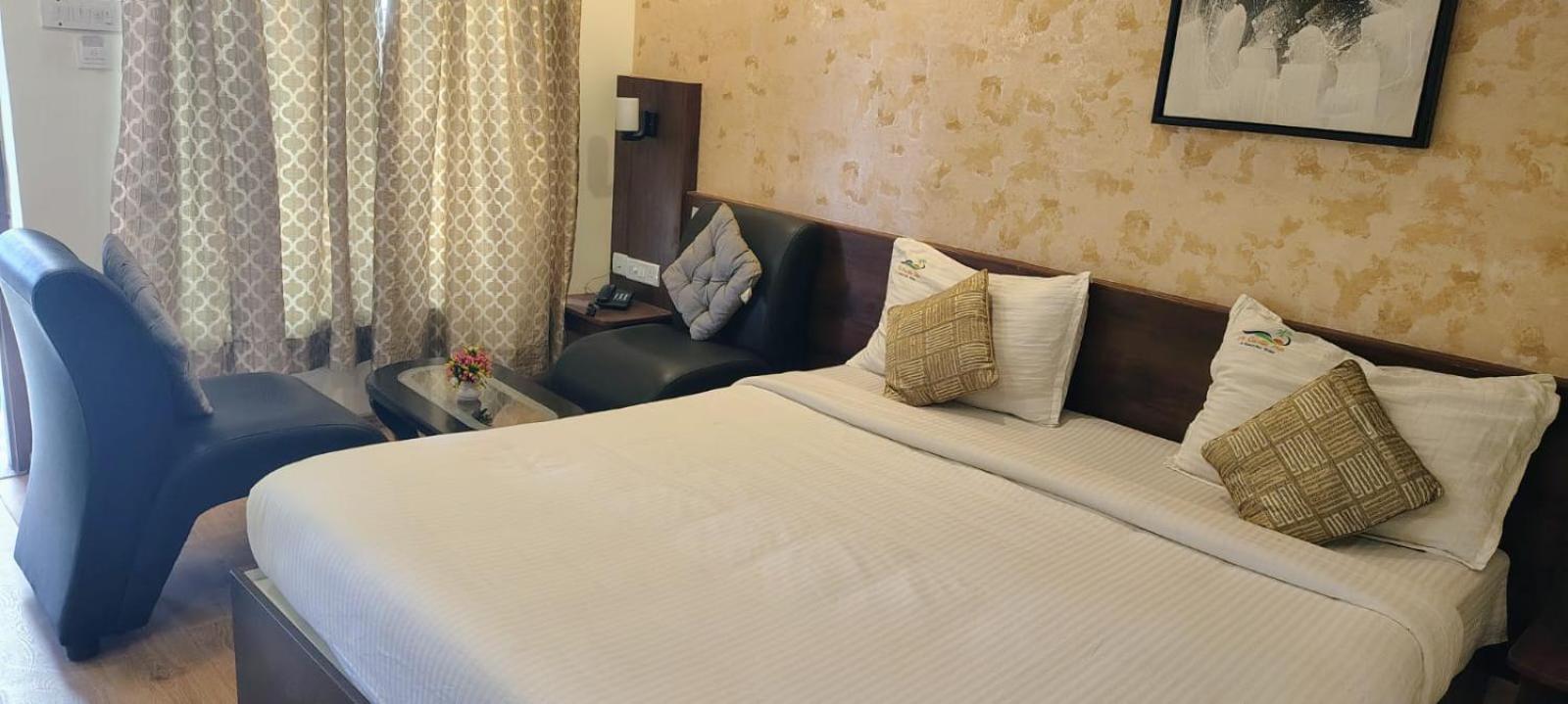 Deluxe Double Room (2 Adults + 1 Child)